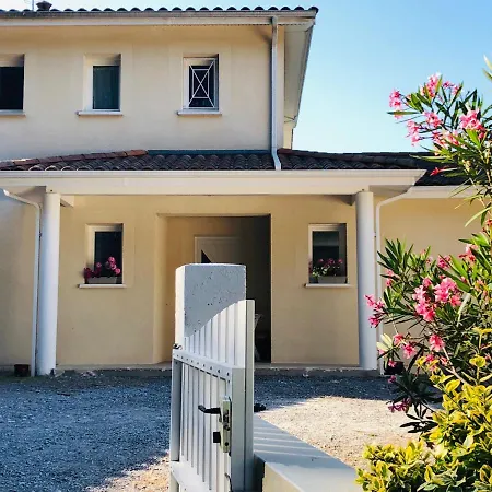 Les Hauts De Bed and breakfast Castets