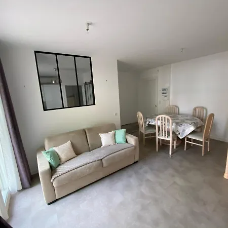 Les Hauts De Bed and breakfast Castets